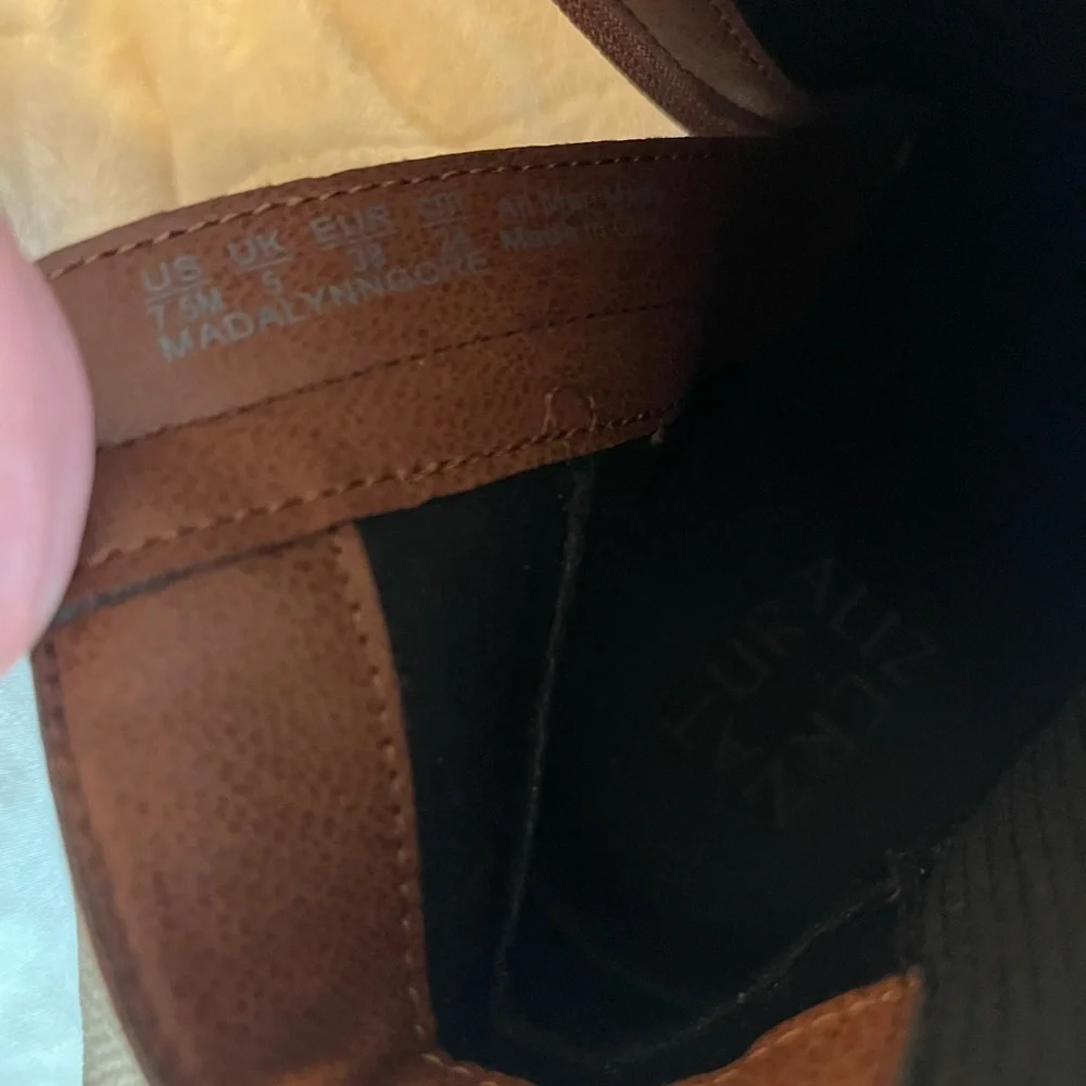 NEW Naturalizer MadalynnGore Brown Lug Ankle Boots Women Sz 7.5 Water Repellent